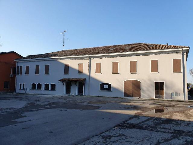 Locale Commerciale in vendita a Bassa Reggiana, Re
