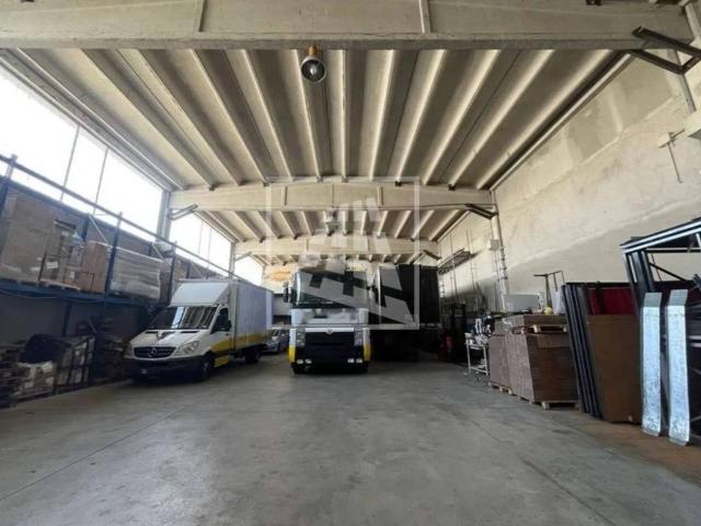 Locale Commerciale in vendita a Bassa Reggiana, Re