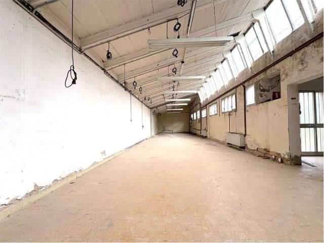 Locale Commerciale in vendita a Bassa Reggiana, Re