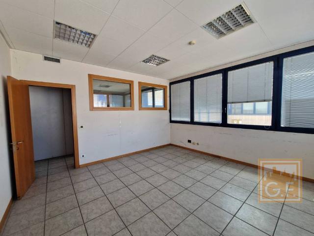 Locale Commerciale in vendita a Noventa Padovana, Veneto