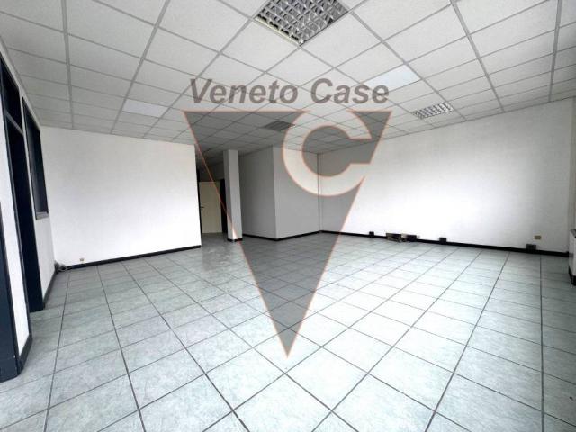 Locale Commerciale in vendita a Noventa Padovana, Veneto