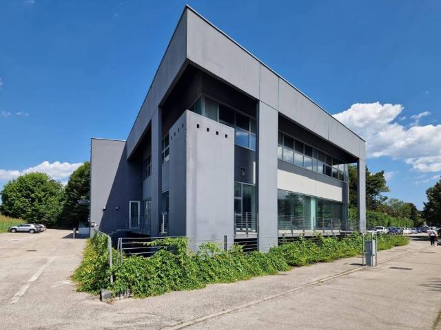 Locale Commerciale in vendita a Noventa Padovana, Padova