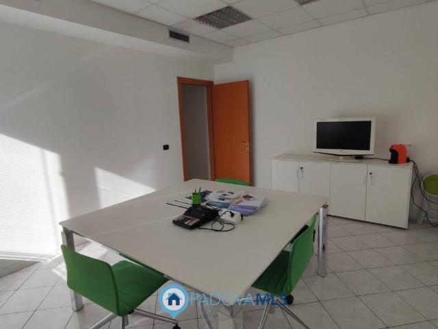 Locale Commerciale in vendita a Noventa Padovana, Veneto