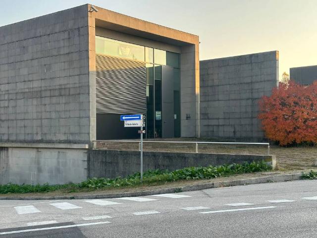 Locale Commerciale in vendita a Oltrebrenta, Noventa Padovana