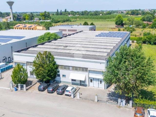 Locale Commerciale in vendita a Unione delle Terre d'Argine, Novi Di Modena
