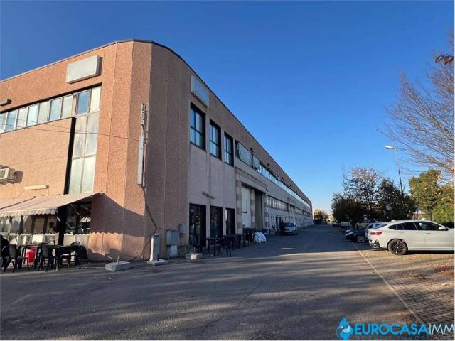 Locale Commerciale in vendita a Unione delle Terre d'Argine, Novi Di Modena