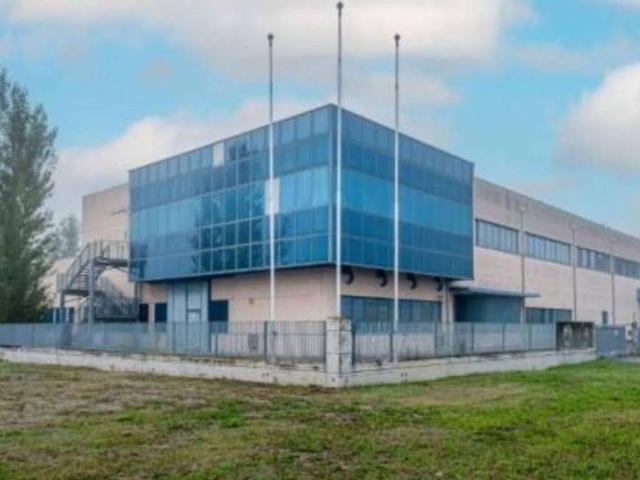 Locale Commerciale in vendita a Zona Industriale di Rovereto sulla Secchia, Novi di Modena