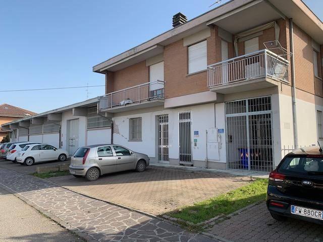 Locale Commerciale in vendita a Rovereto sulla Secchia, Novi di Modena