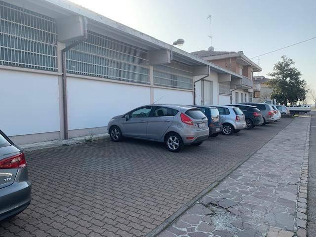 Locale Commerciale in vendita a Zona Industriale di Rovereto sulla Secchia, Novi di Modena