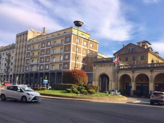 Locale Commerciale in vendita a Piemonte, Alessandria