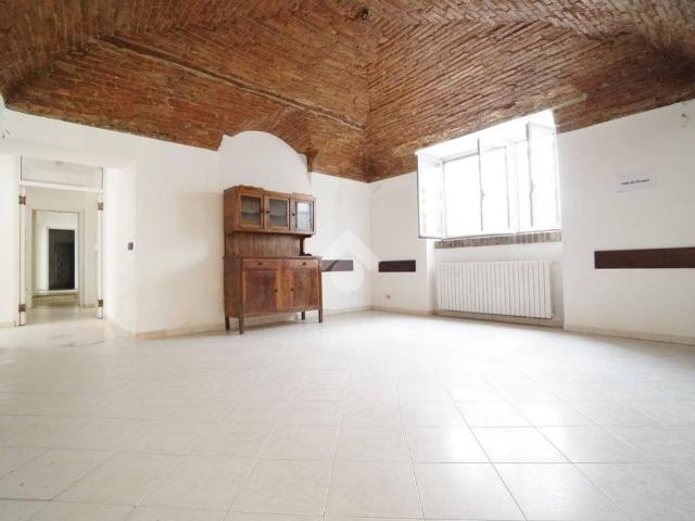 Locale Commerciale in vendita a Piemonte, Alessandria