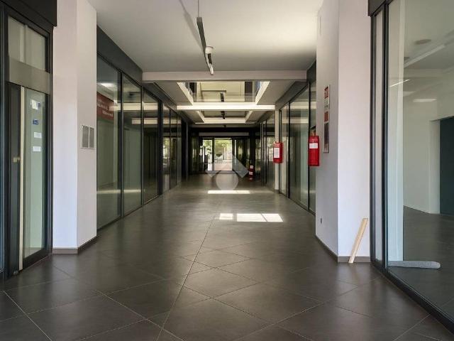Locale Commerciale in vendita a Piemonte, Alessandria