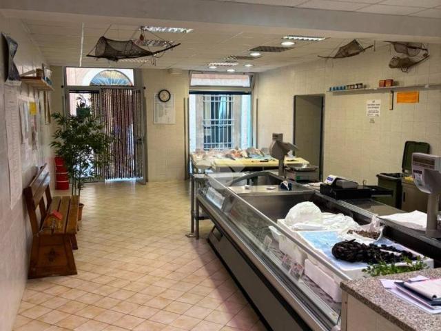 Locale Commerciale in vendita a Piemonte, Alessandria