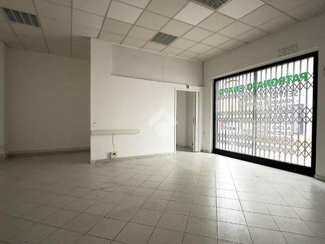 Locale Commerciale in vendita a Piemonte, Alessandria