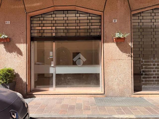 Locale Commerciale in vendita a Piemonte, Alessandria