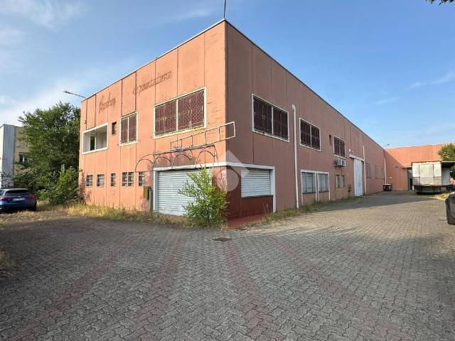 Locale Commerciale in vendita a Piemonte, Alessandria
