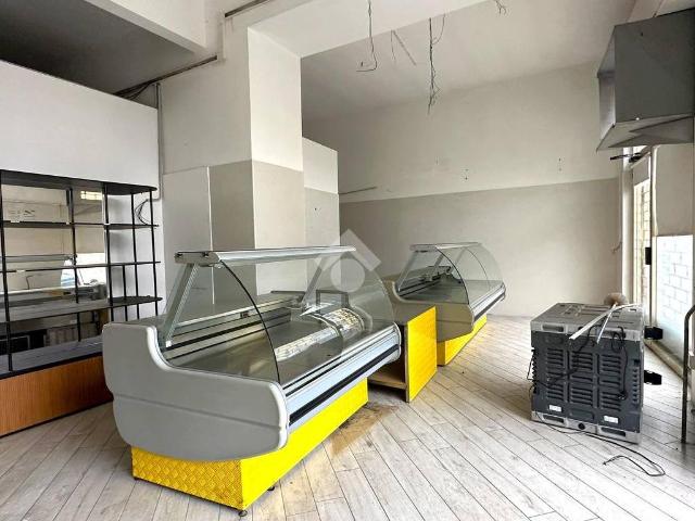 Locale Commerciale in vendita a Piemonte, Alessandria