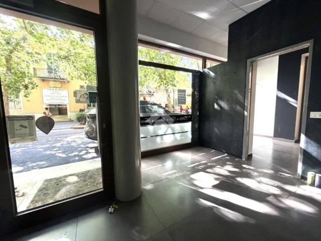 Locale Commerciale in vendita a Piemonte, Alessandria