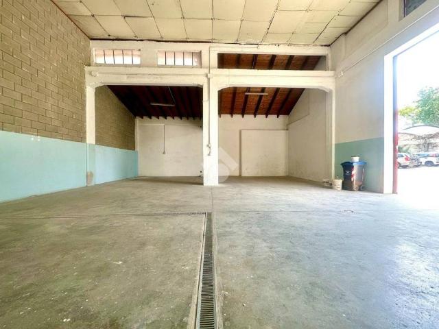 Locale Commerciale in vendita a Piemonte, Alessandria