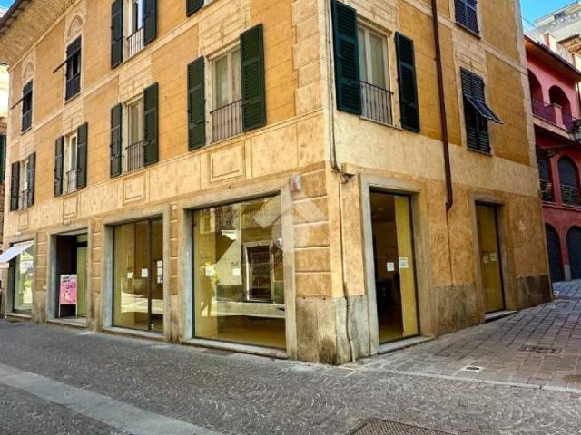 Locale Commerciale in vendita a Piemonte, Alessandria