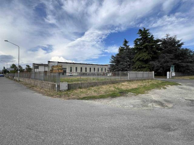 Locale Commerciale in vendita a Piemonte, Alessandria