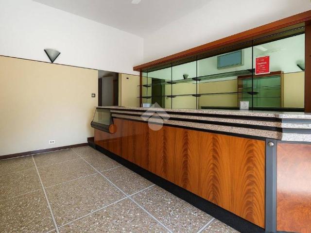 Locale Commerciale in vendita a Piemonte, Alessandria