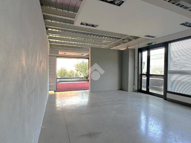 Locale Commerciale in vendita a Piemonte, Alessandria