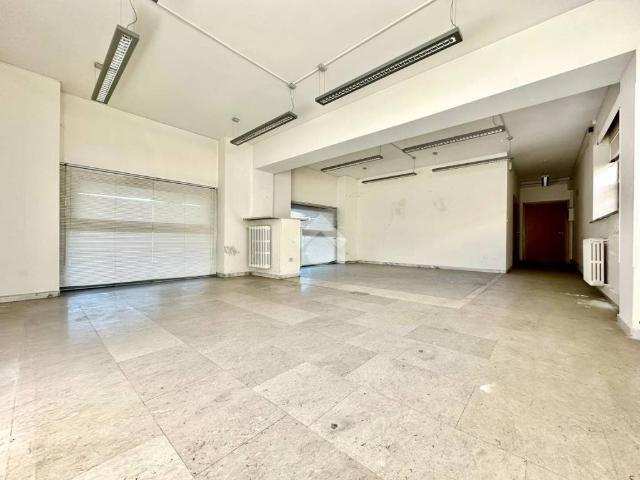 Locale Commerciale in vendita a Piemonte, Alessandria