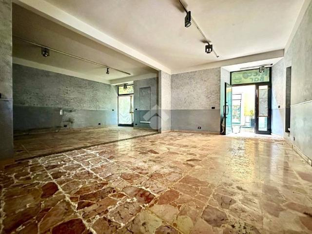 Locale Commerciale in vendita a Piemonte, Alessandria