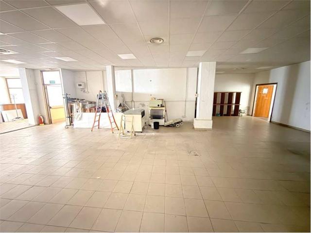 Locale Commerciale in vendita a Piemonte, Alessandria