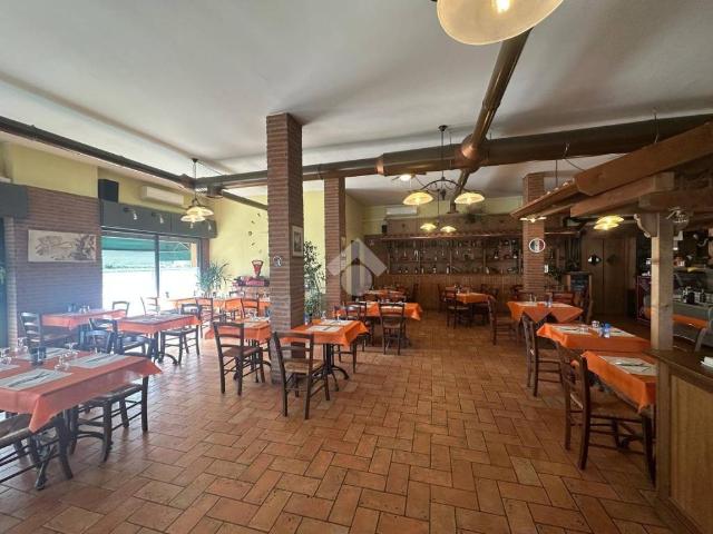 Locale Commerciale in vendita a Unione dei Comuni I Fontanili, Noviglio