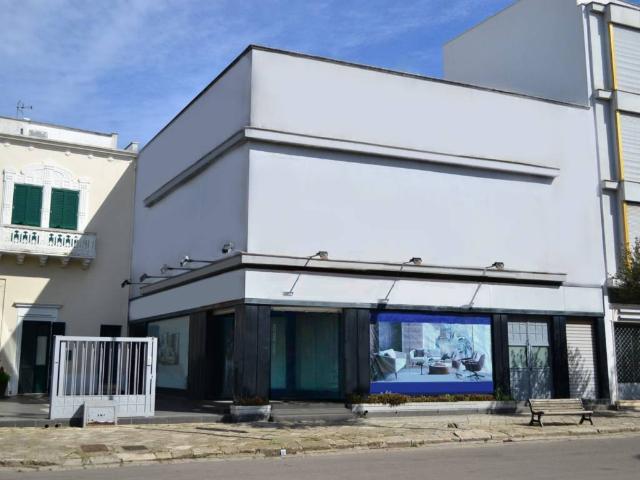 Locale Commerciale in vendita a Puglia, Lecce