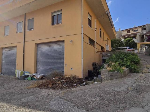 Locale Commerciale in vendita a Nuoro, Sardigna/Sardegna