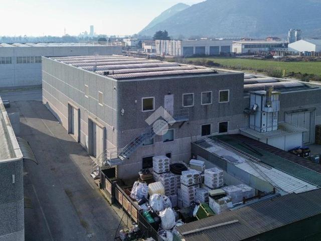 Locale Commerciale in vendita a Nuvolera, Lombardia