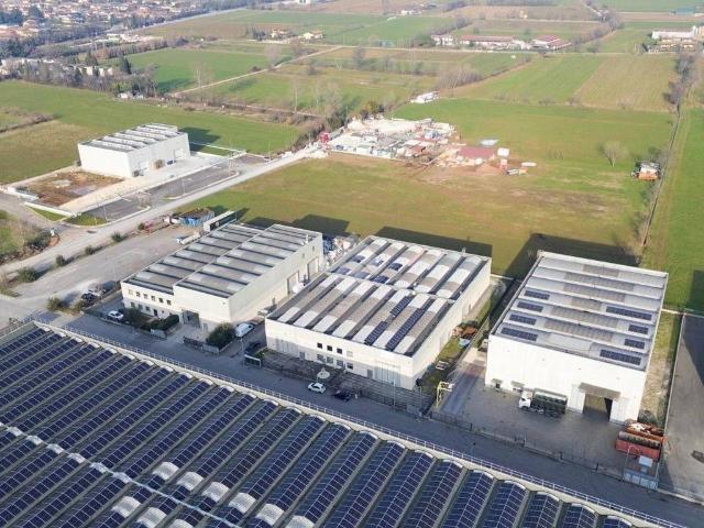 Locale Commerciale in vendita a Nuvolera, Lombardia