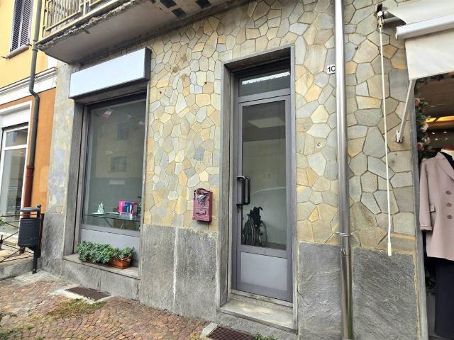 Locale Commerciale in vendita a Piemonte, Biella
