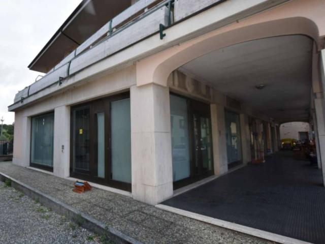 Locale Commerciale in vendita a Piemonte, Biella