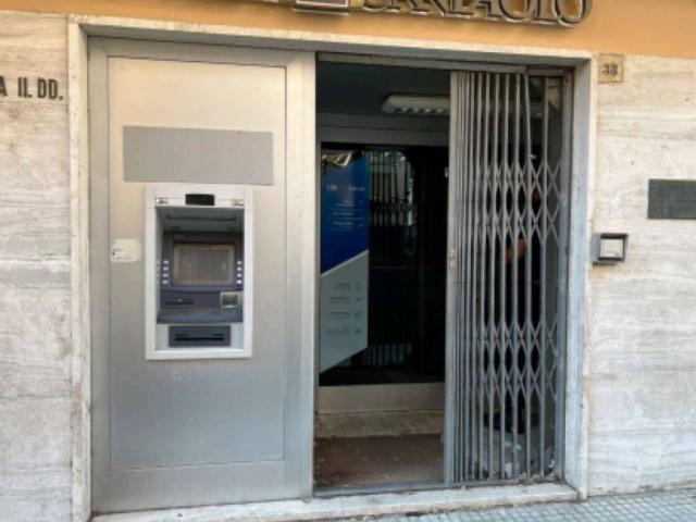 Locale Commerciale in vendita a Marche, Ancona