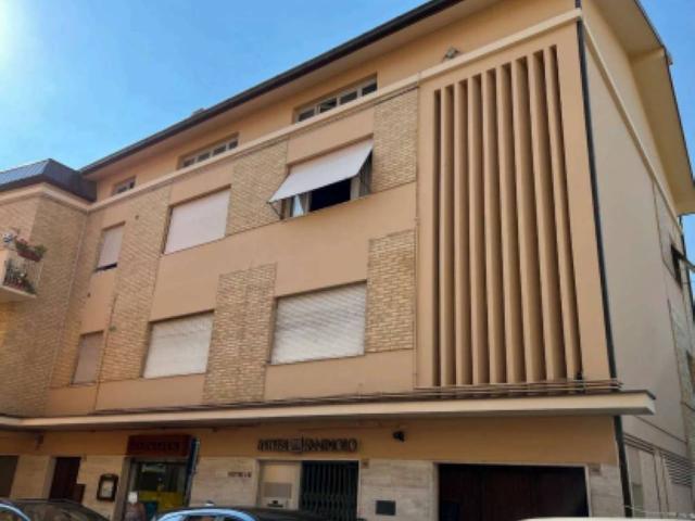 Locale Commerciale in vendita a Offagna, Ancona