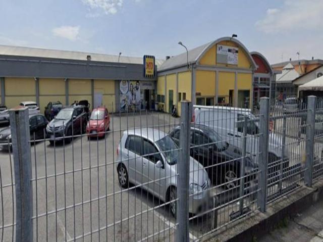 Locale Commerciale in vendita a Offanengo, Lombardia