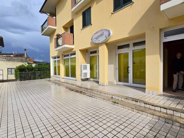 Locale Commerciale in vendita a Marche, Ascoli Piceno
