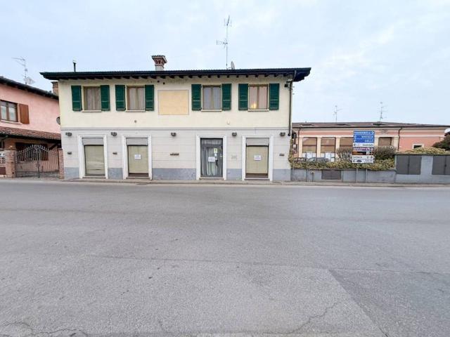 Locale Commerciale in vendita a Offlaga, Lombardia