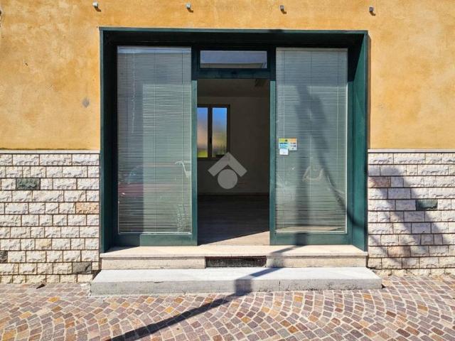 Locale Commerciale in vendita a Offlaga, Lombardia