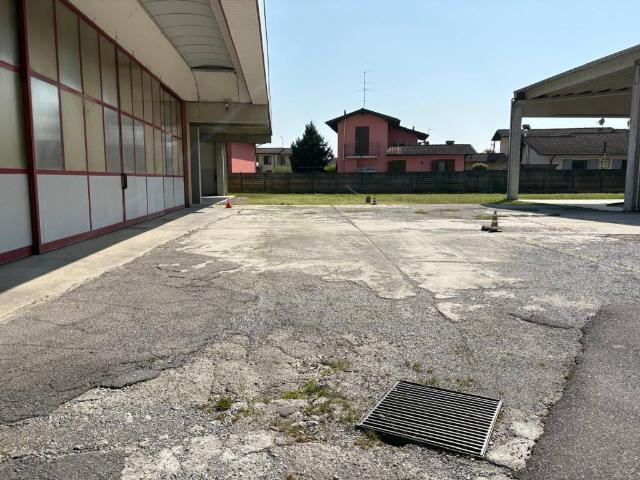Locale Commerciale in vendita a Offlaga, Lombardia