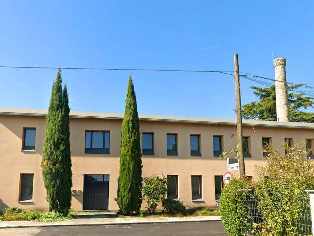 Locale Commerciale in vendita a Santo Stefano, Oggiona con Santo Stefano