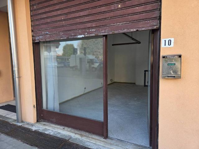Locale Commerciale in vendita a Oggiona Con Santo Stefano, Lombardia