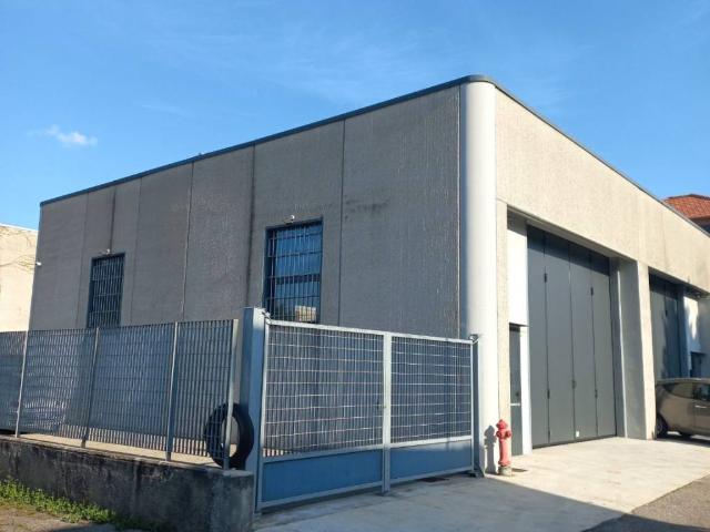 Locale Commerciale in vendita a Oggiono, Lombardia