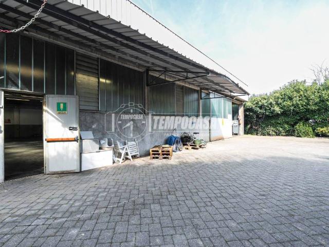 Locale Commerciale in vendita a Pesiago, Oggiono