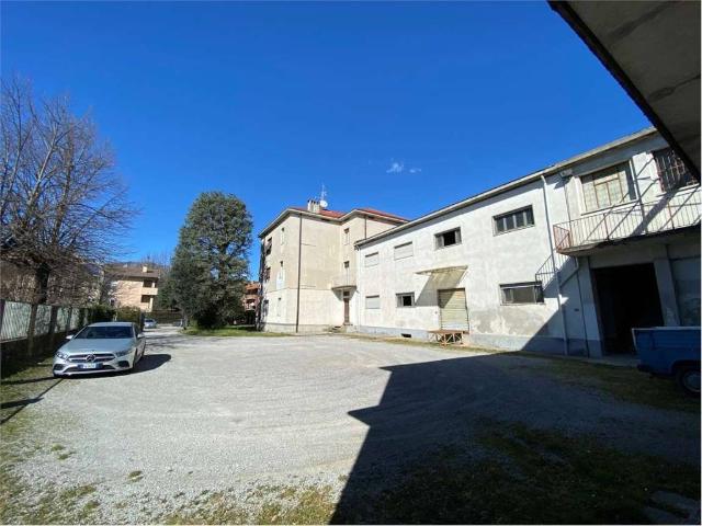 Locale Commerciale in vendita a Oggiono, Lecco