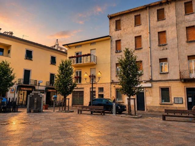 Locale Commerciale in vendita a Molera, Oggiono